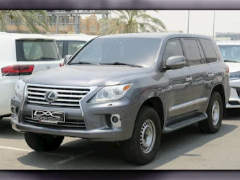 Lexus  LX  570  2013  Automatic  331,000 Km  8 Cylinder  Four Wheel Drive (4WD)  SUV  Gray