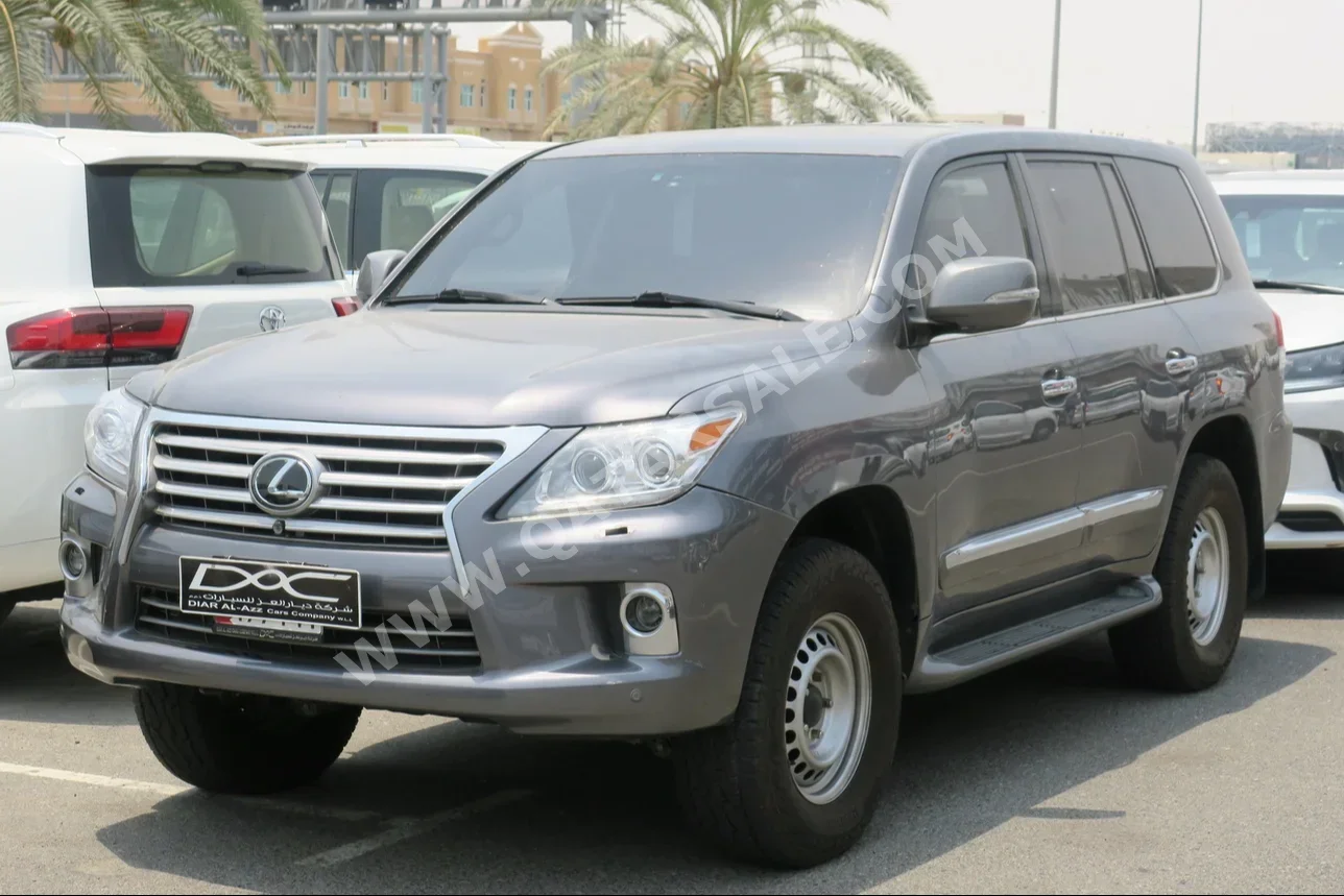 Lexus  LX  570  2013  Automatic  331,000 Km  8 Cylinder  Four Wheel Drive (4WD)  SUV  Gray