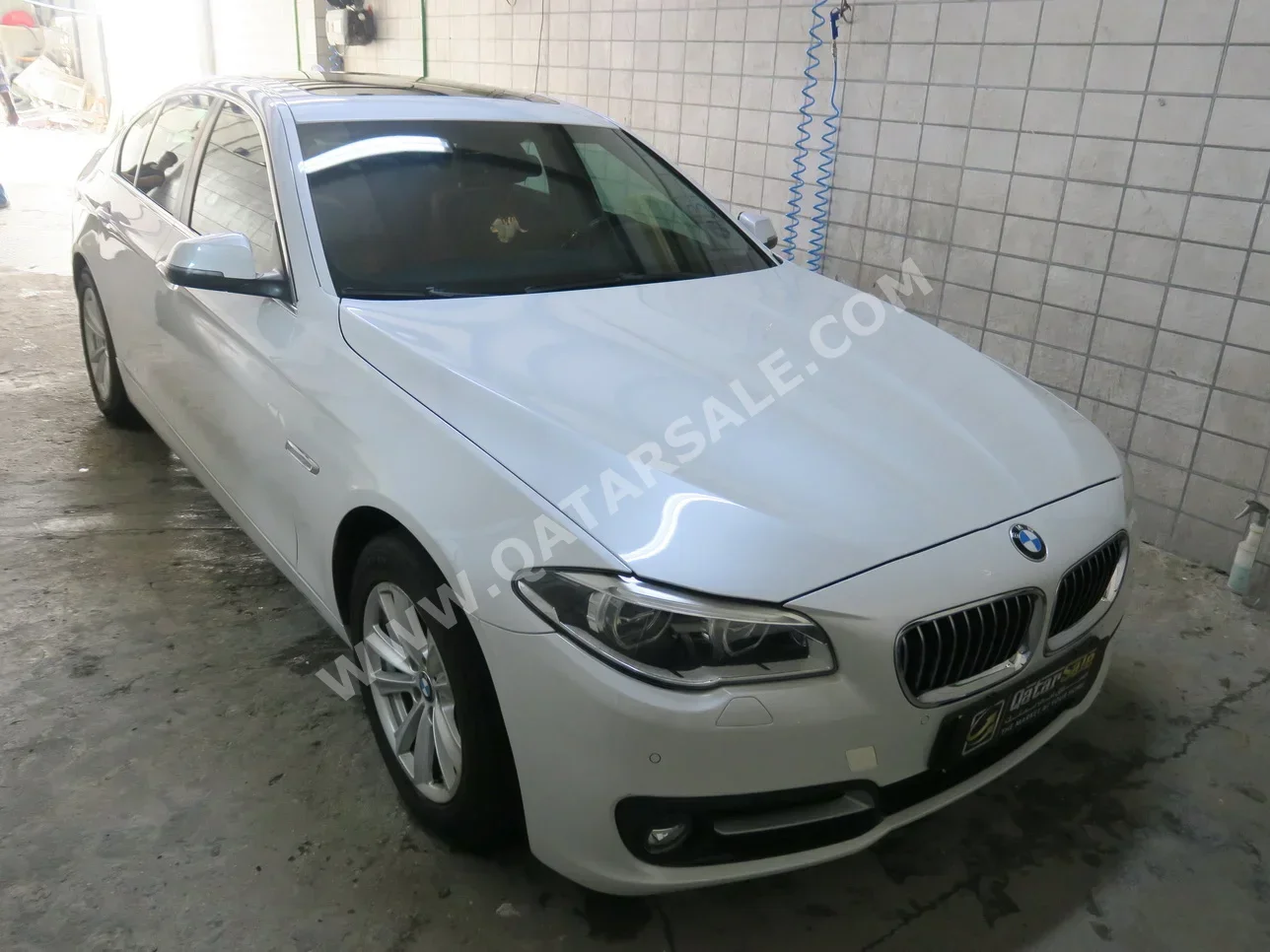 BMW  5-Series  520i  2015  Automatic  100٬000 Km  4 Cylinder  Rear Wheel Drive (RWD)  Sedan  White