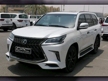 Lexus  LX  570 S Black Edition  2019  Automatic  165,000 Km  8 Cylinder  Four Wheel Drive (4WD)  SUV  White