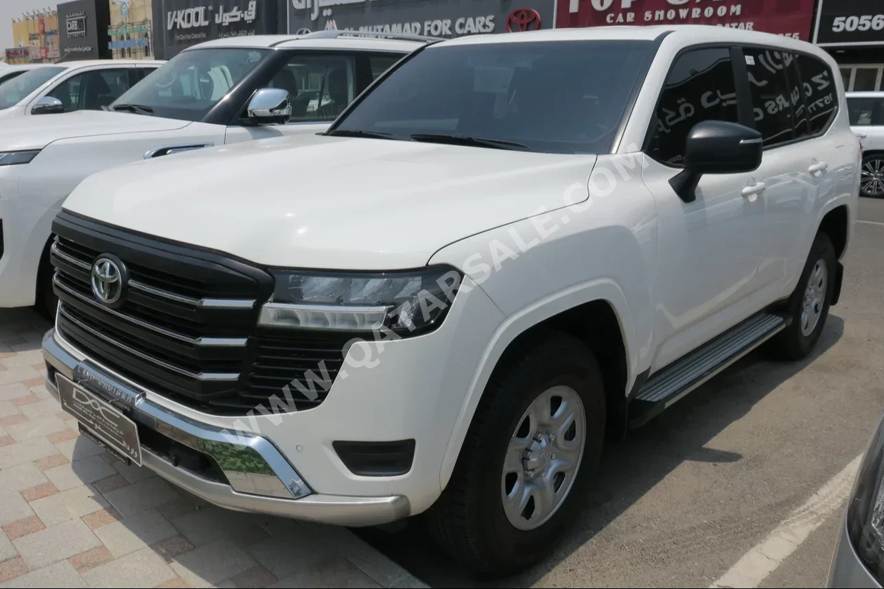 Toyota  Land Cruiser  GX  2023  Automatic  33,000 Km  6 Cylinder  Four Wheel Drive (4WD)  SUV  White  With Warranty