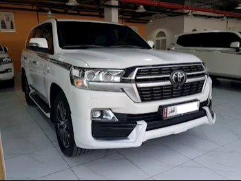 Toyota  Land Cruiser  VXR  2020  Automatic  142,000 Km  8 Cylinder  Four Wheel Drive (4WD)  SUV  White