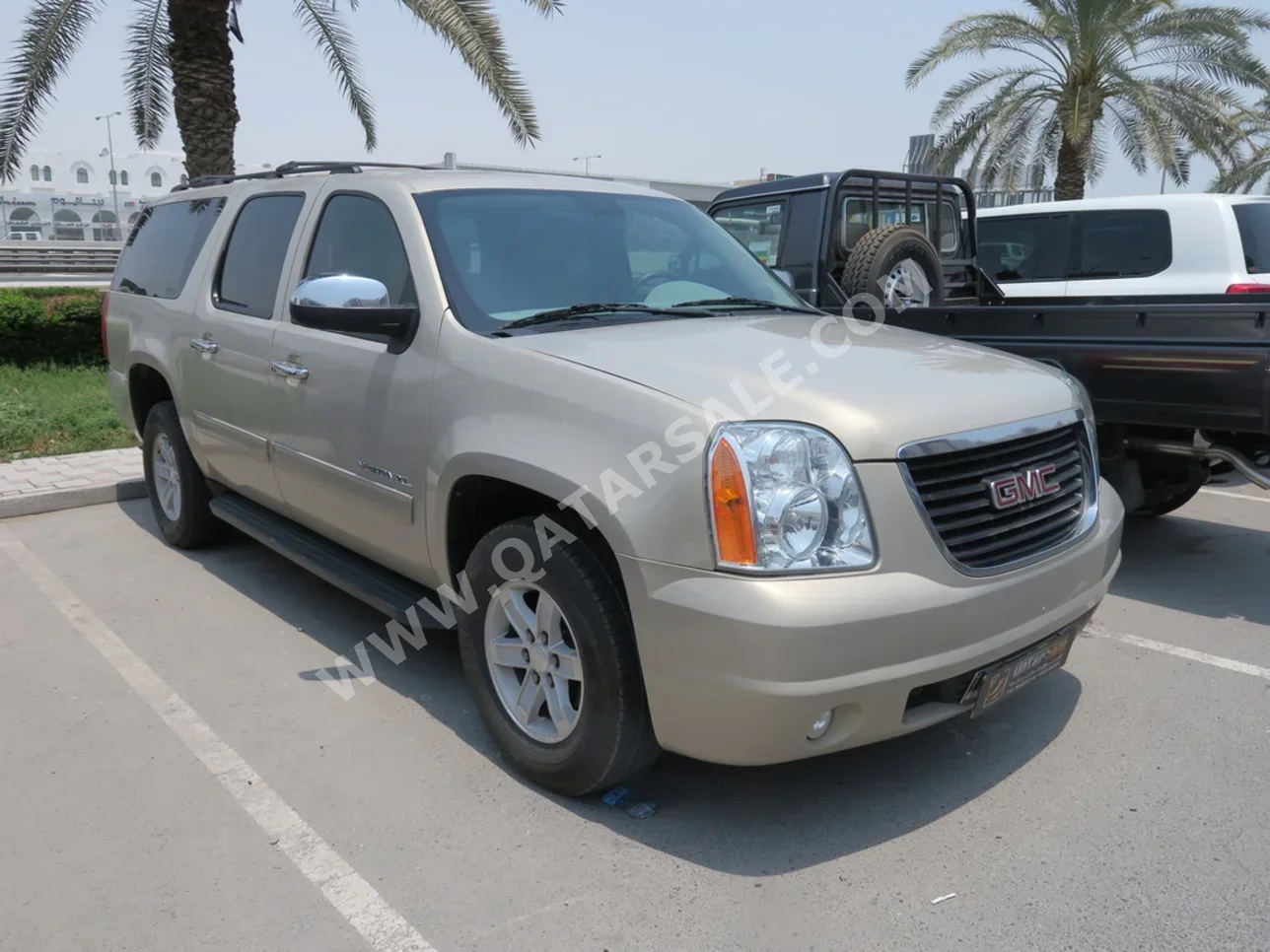 GMC  Yukon  XL  2012  Automatic  342,000 Km  8 Cylinder  Four Wheel Drive (4WD)  SUV  Gold