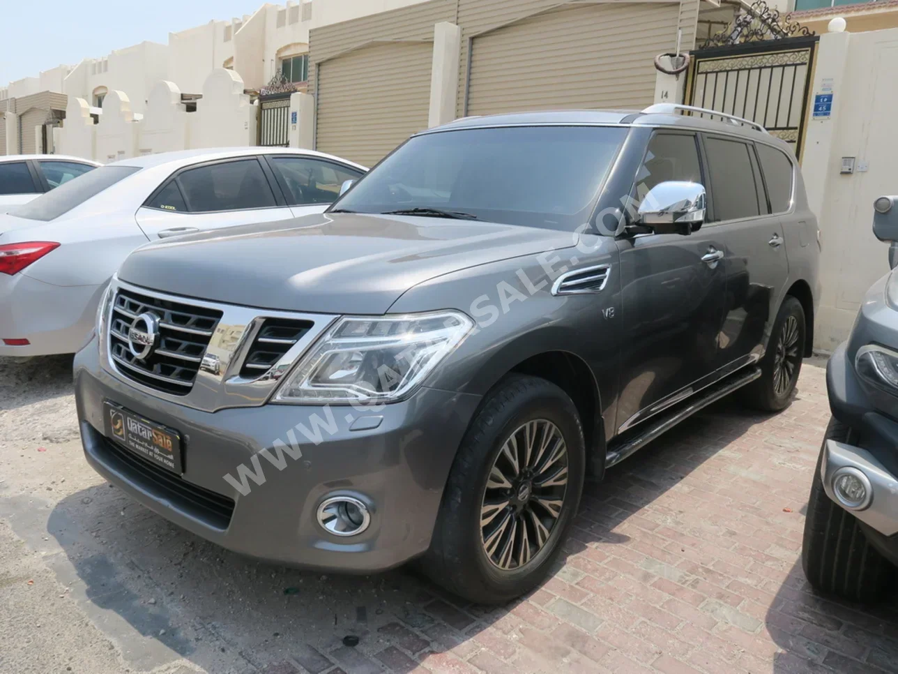 Nissan  Patrol  Platinum  2016  Automatic  170,000 Km  8 Cylinder  Four Wheel Drive (4WD)  SUV  Gray