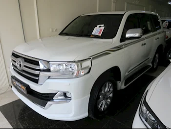 Toyota  Land Cruiser  VXR  2016  Automatic  381,000 Km  8 Cylinder  Four Wheel Drive (4WD)  SUV  White