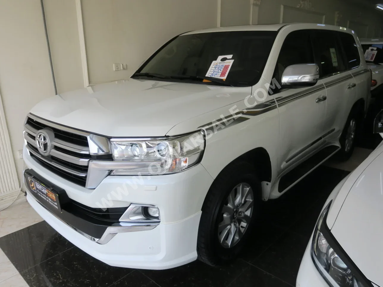 Toyota  Land Cruiser  VXR  2016  Automatic  381,000 Km  8 Cylinder  Four Wheel Drive (4WD)  SUV  White