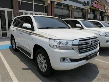 Toyota  Land Cruiser  VXR  2018  Automatic  197,000 Km  8 Cylinder  Four Wheel Drive (4WD)  SUV  White