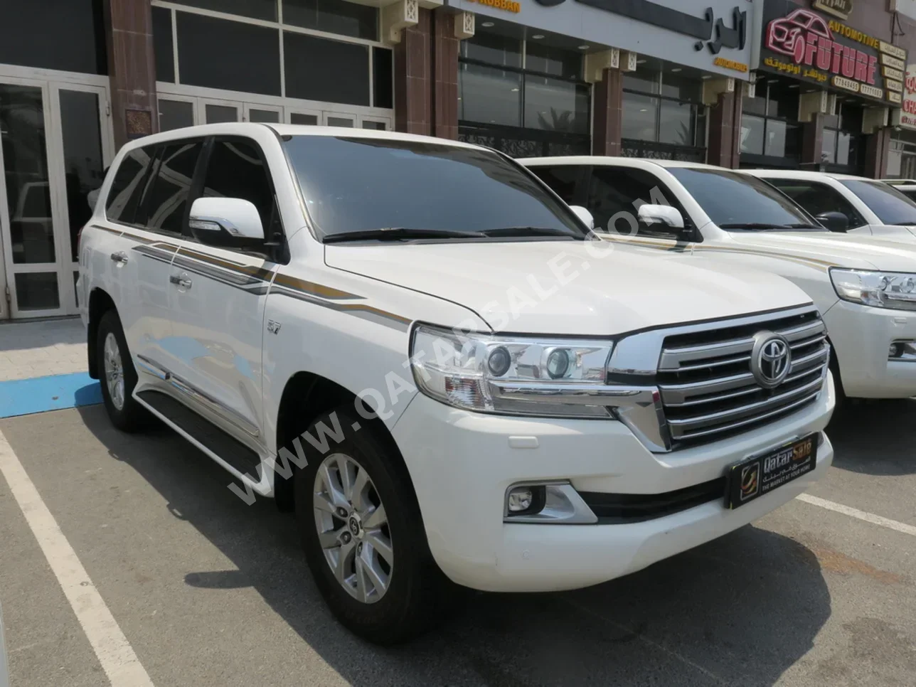 Toyota  Land Cruiser  VXR  2018  Automatic  197,000 Km  8 Cylinder  Four Wheel Drive (4WD)  SUV  White