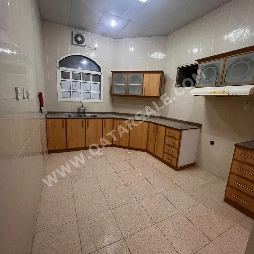 Family Residential  - Not Furnished  - Umm Salal  - Al Kharaitiyat  - 5 Bedrooms