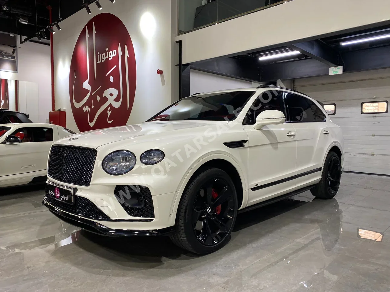  Bentley  Bentayga  2022  Automatic  60,000 Km  8 Cylinder  Four Wheel Drive (4WD)  SUV  White  With Warranty