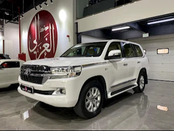 Toyota  Land Cruiser  VXR  2016  Automatic  260,000 Km  8 Cylinder  Four Wheel Drive (4WD)  SUV  White