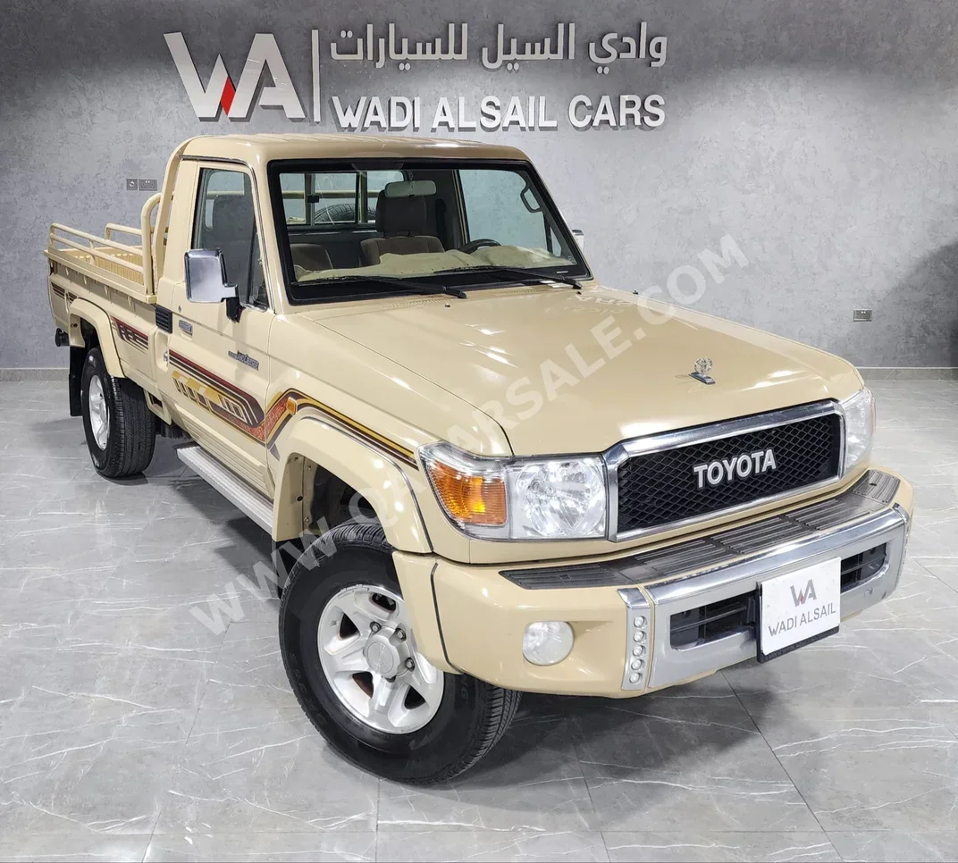 Toyota  Land Cruiser  LX  2020  Manual  136,000 Km  6 Cylinder  Four Wheel Drive (4WD)  Pick Up  Beige