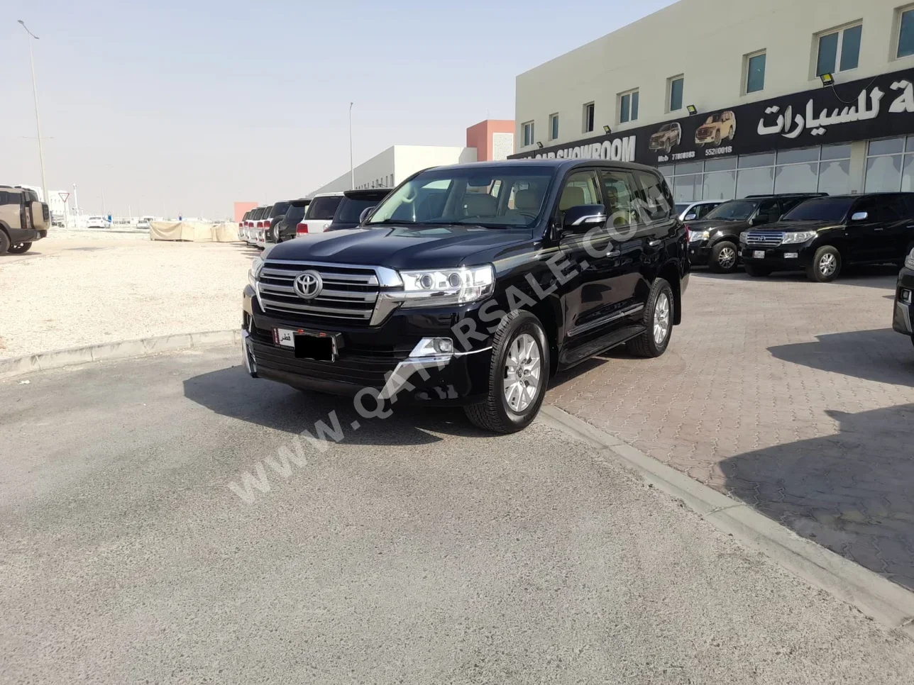 Toyota  Land Cruiser  VXR  2017  Automatic  233,000 Km  8 Cylinder  Four Wheel Drive (4WD)  SUV  Black