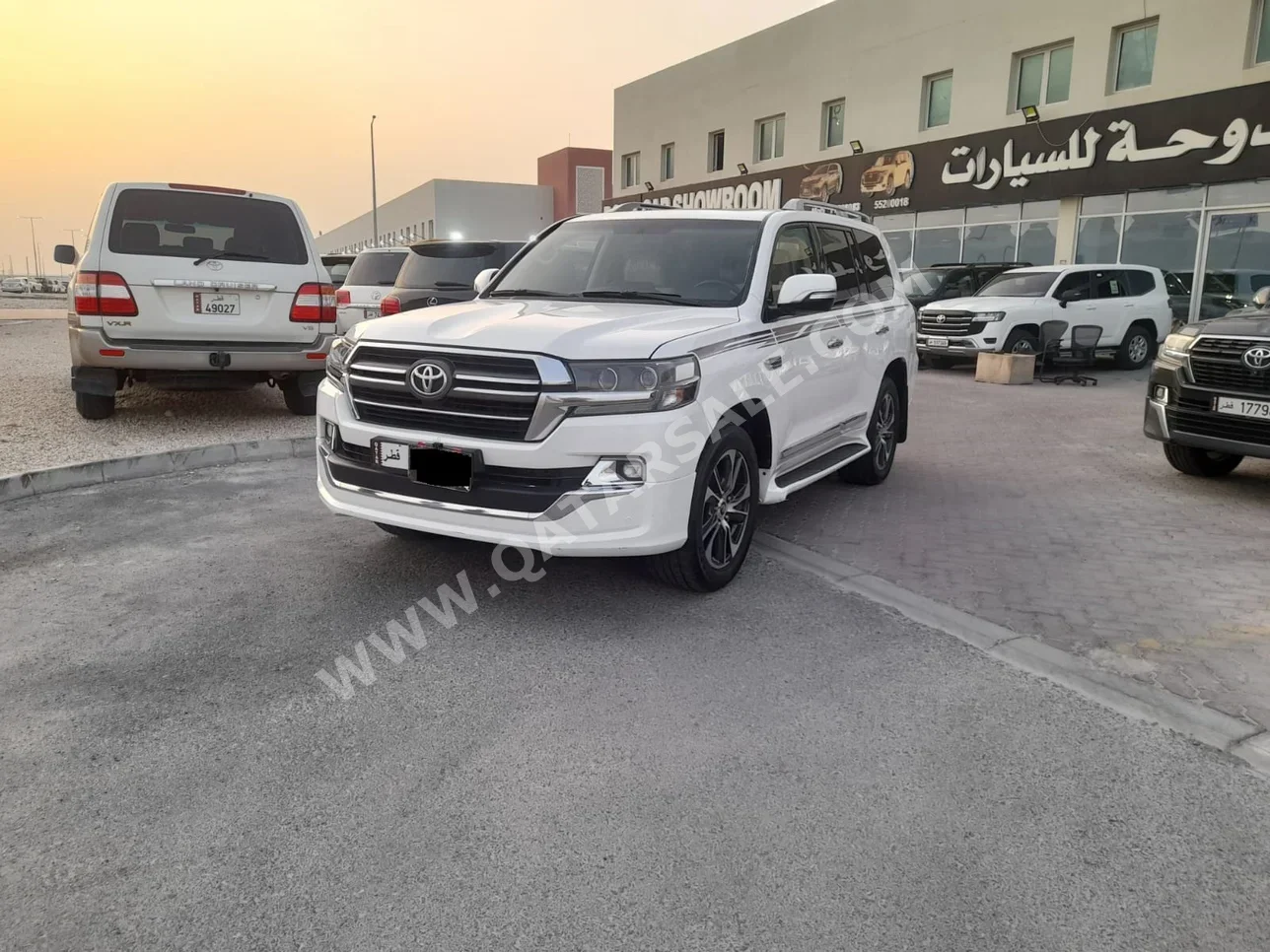 Toyota  Land Cruiser  GXR- Grand Touring  2020  Automatic  256,000 Km  6 Cylinder  Four Wheel Drive (4WD)  SUV  White