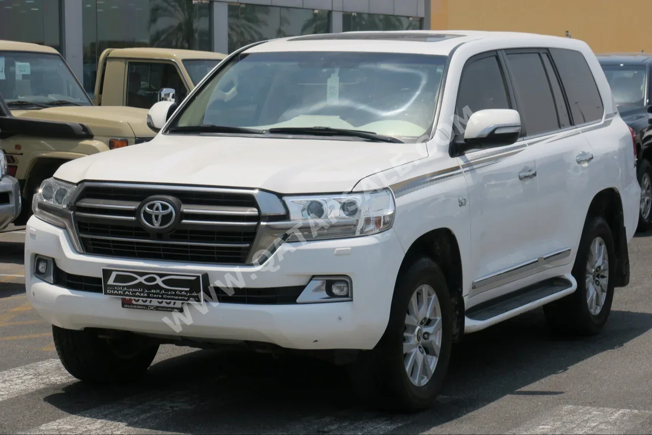 Toyota  Land Cruiser  VXR  2019  Automatic  346,000 Km  8 Cylinder  Four Wheel Drive (4WD)  SUV  White