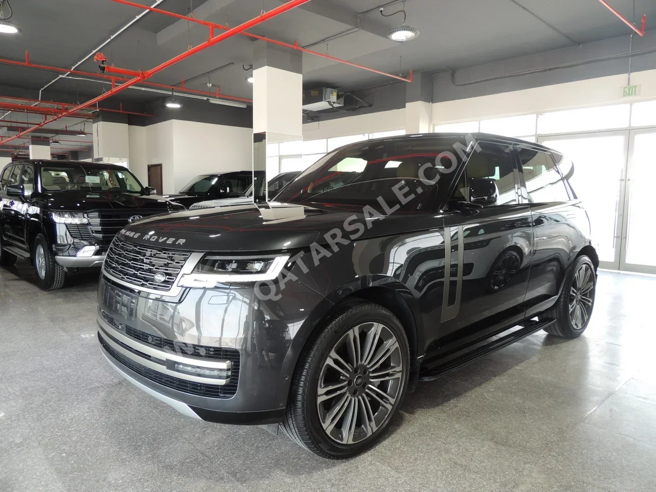 Land Rover  Range Rover  HSE  2023  Automatic  13٬000 Km  8 Cylinder  Four Wheel Drive (4WD)  SUV  Gray  With Warranty