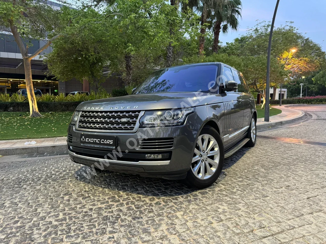 Land Rover  Range Rover  Vogue HSE  2016  Automatic  96,000 Km  8 Cylinder  Four Wheel Drive (4WD)  SUV  Gray