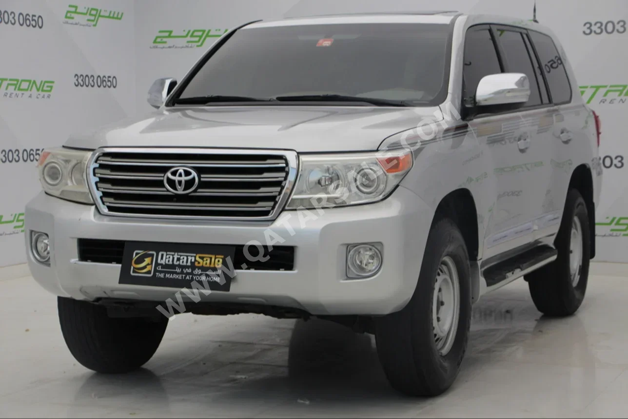 Toyota  Land Cruiser  GXR  2015  Automatic  333,000 Km  8 Cylinder  Four Wheel Drive (4WD)  SUV  Silver