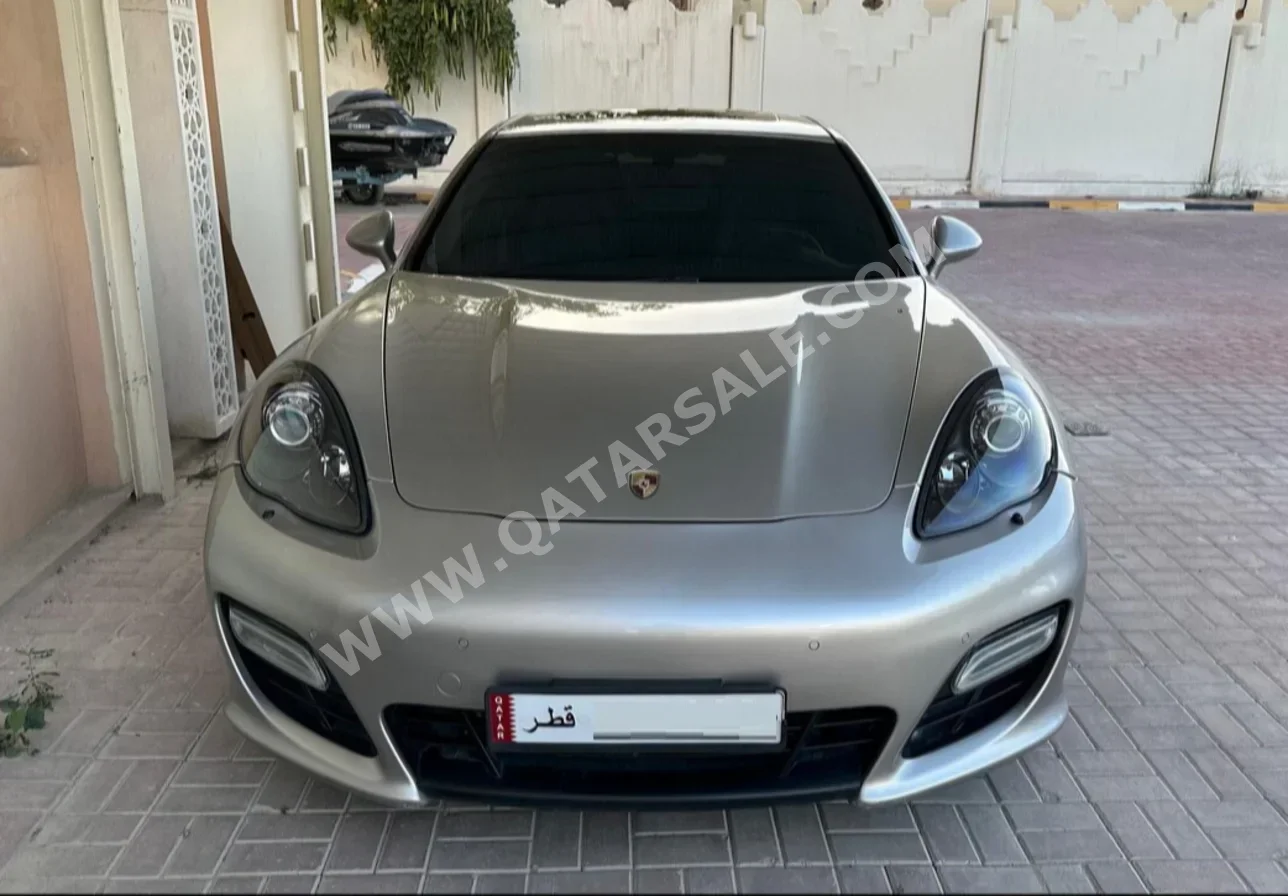 Porsche  Panamera  GTS  2013  F-1  100,100 Km  8 Cylinder  Rear Wheel Drive (RWD)  Sedan  Gray