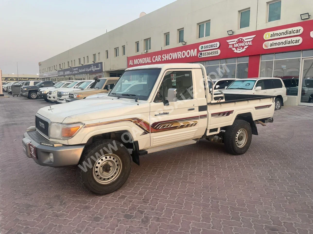 Toyota  Land Cruiser  LX  2020  Manual  185,000 Km  6 Cylinder  Four Wheel Drive (4WD)  Pick Up  White