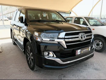 Toyota  Land Cruiser  GXR- Grand Touring  2019  Automatic  124,000 Km  8 Cylinder  Four Wheel Drive (4WD)  SUV  Black