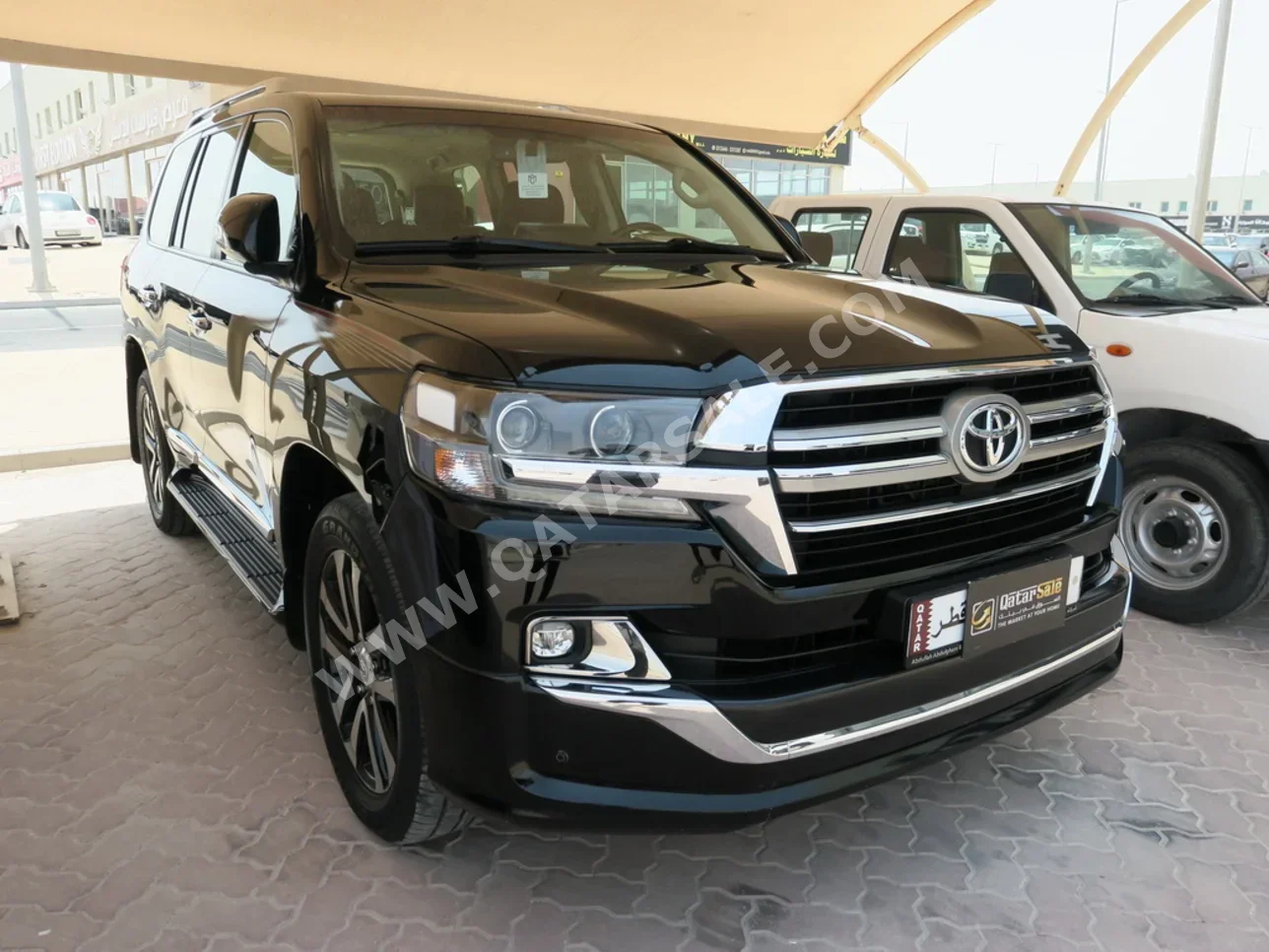 Toyota  Land Cruiser  GXR- Grand Touring  2019  Automatic  124,000 Km  8 Cylinder  Four Wheel Drive (4WD)  SUV  Black