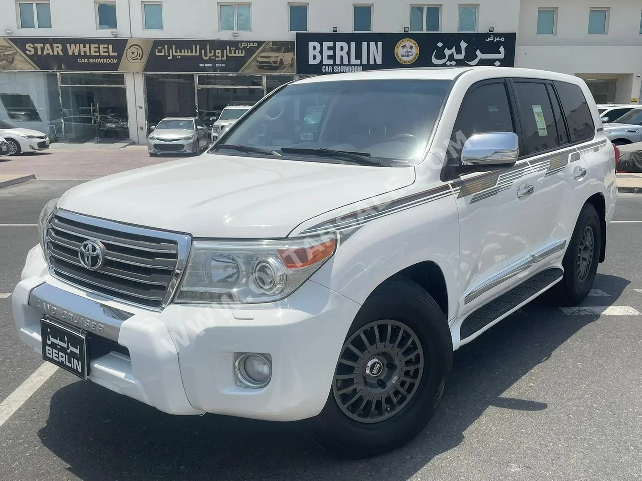 Toyota  Land Cruiser  GXR  2013  Automatic  390,000 Km  8 Cylinder  Four Wheel Drive (4WD)  SUV  White