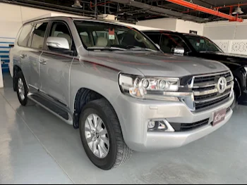 Toyota  Land Cruiser  GXR  2019  Automatic  118,000 Km  8 Cylinder  Four Wheel Drive (4WD)  SUV  Silver