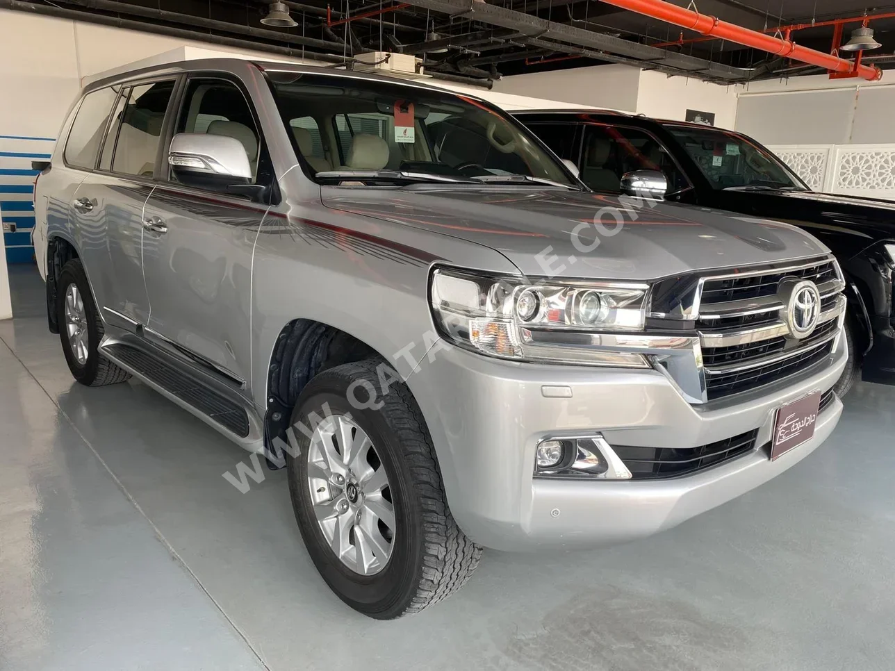 Toyota  Land Cruiser  GXR  2019  Automatic  118,000 Km  8 Cylinder  Four Wheel Drive (4WD)  SUV  Silver