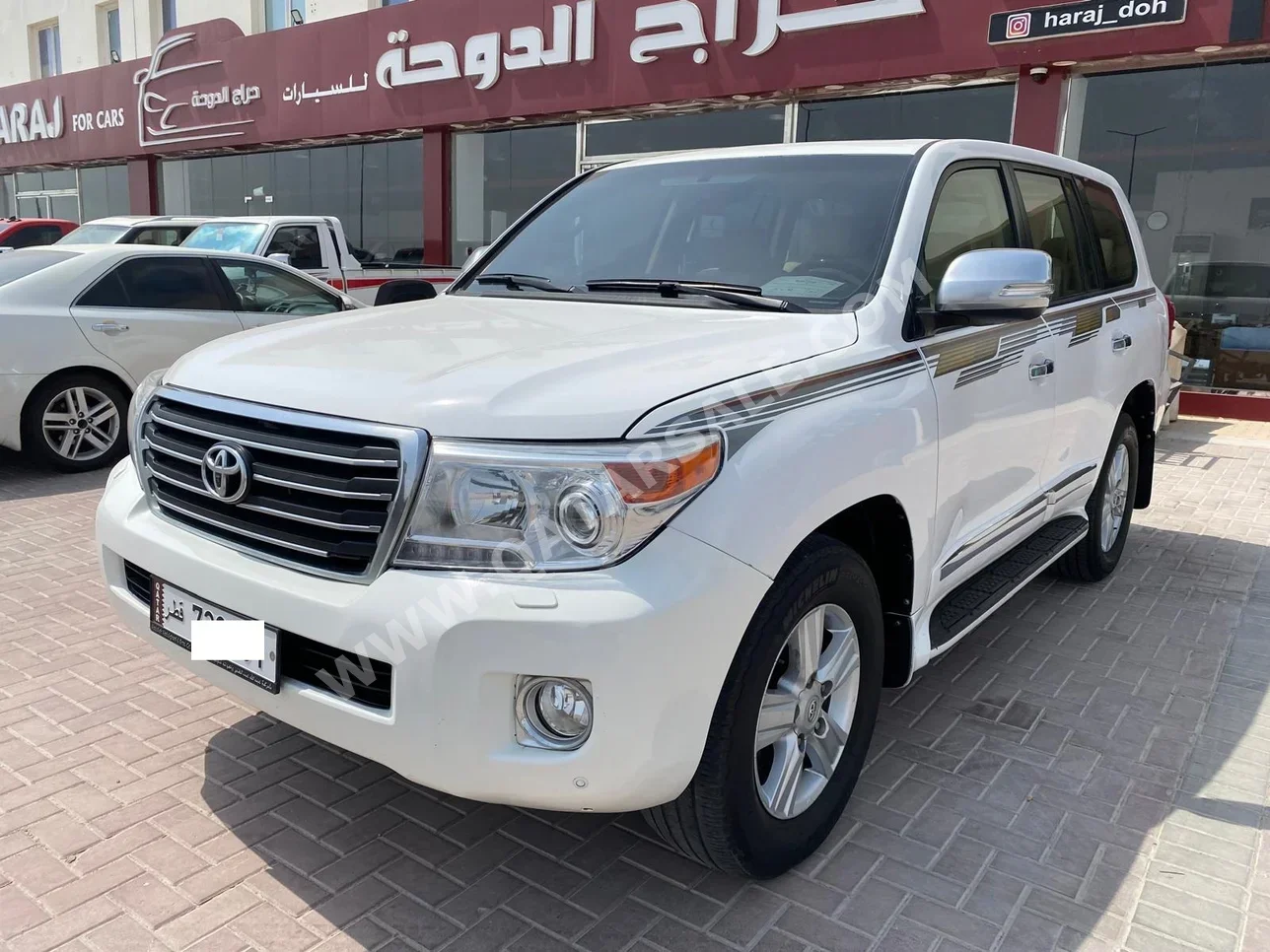 Toyota  Land Cruiser  GXR  2014  Automatic  325,000 Km  8 Cylinder  Four Wheel Drive (4WD)  SUV  White