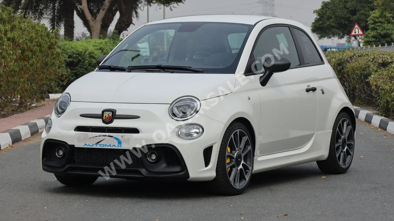 Fiat  695  Abarth  2024  Automatic  0 Km  4 Cylinder  Front Wheel Drive (FWD)  Hatchback  White  With Warranty