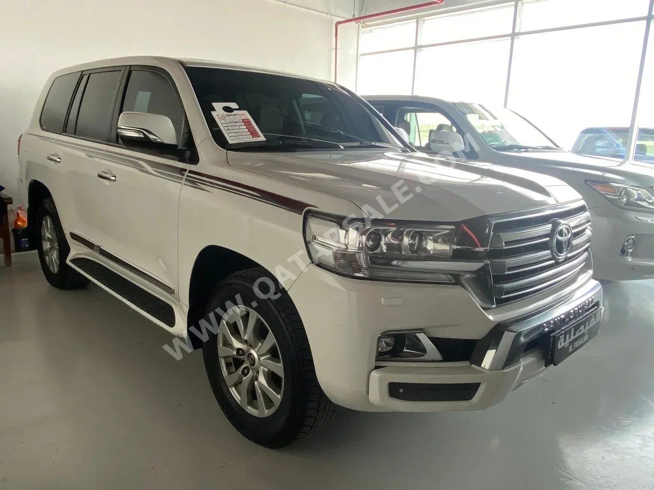 Toyota  Land Cruiser  GXR  2017  Automatic  300,000 Km  8 Cylinder  Four Wheel Drive (4WD)  SUV  White