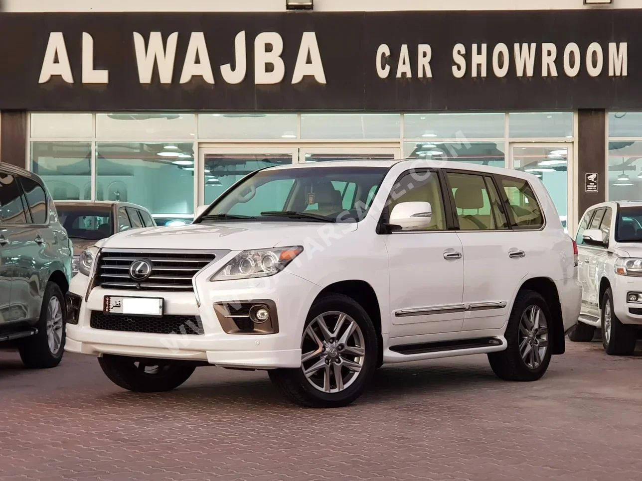 Lexus  LX  570  2014  Automatic  170,000 Km  8 Cylinder  Four Wheel Drive (4WD)  SUV  White