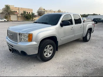 GMC  Sierra  1500  2012  Automatic  260٬000 Km  8 Cylinder  Four Wheel Drive (4WD)  Pick Up  Silver