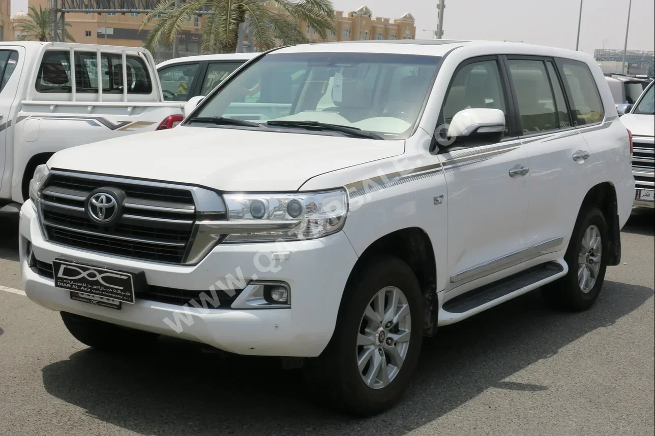 Toyota  Land Cruiser  VXR  2019  Automatic  346,000 Km  8 Cylinder  Four Wheel Drive (4WD)  SUV  White