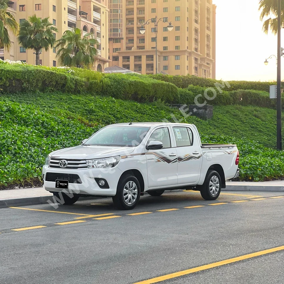 Toyota  Hilux  2024  Automatic  2,200 Km  4 Cylinder  Four Wheel Drive (4WD)  Pick Up  White  With Warranty