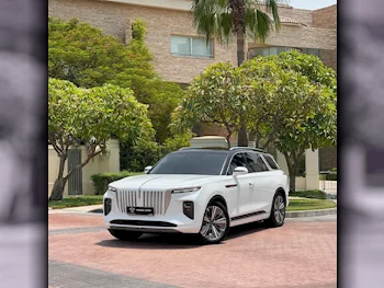 Hongqi  E-HS9  2023  Automatic  1٬400 Km  6 Cylinder  Four Wheel Drive (4WD)  SUV  White  With Warranty