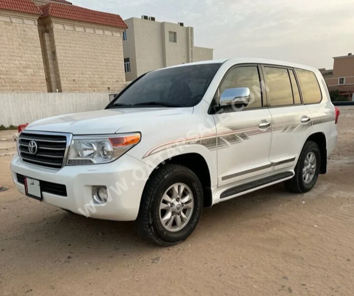 Toyota Land Cruiser GXR 2013 Automatic 339,000 Km 8 Cylinder Four Wheel Drive (4WD) SUV White