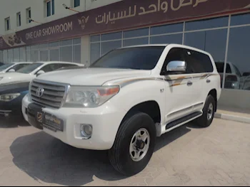 Toyota  Land Cruiser  VXR  2014  Automatic  440٬000 Km  8 Cylinder  Four Wheel Drive (4WD)  SUV  White