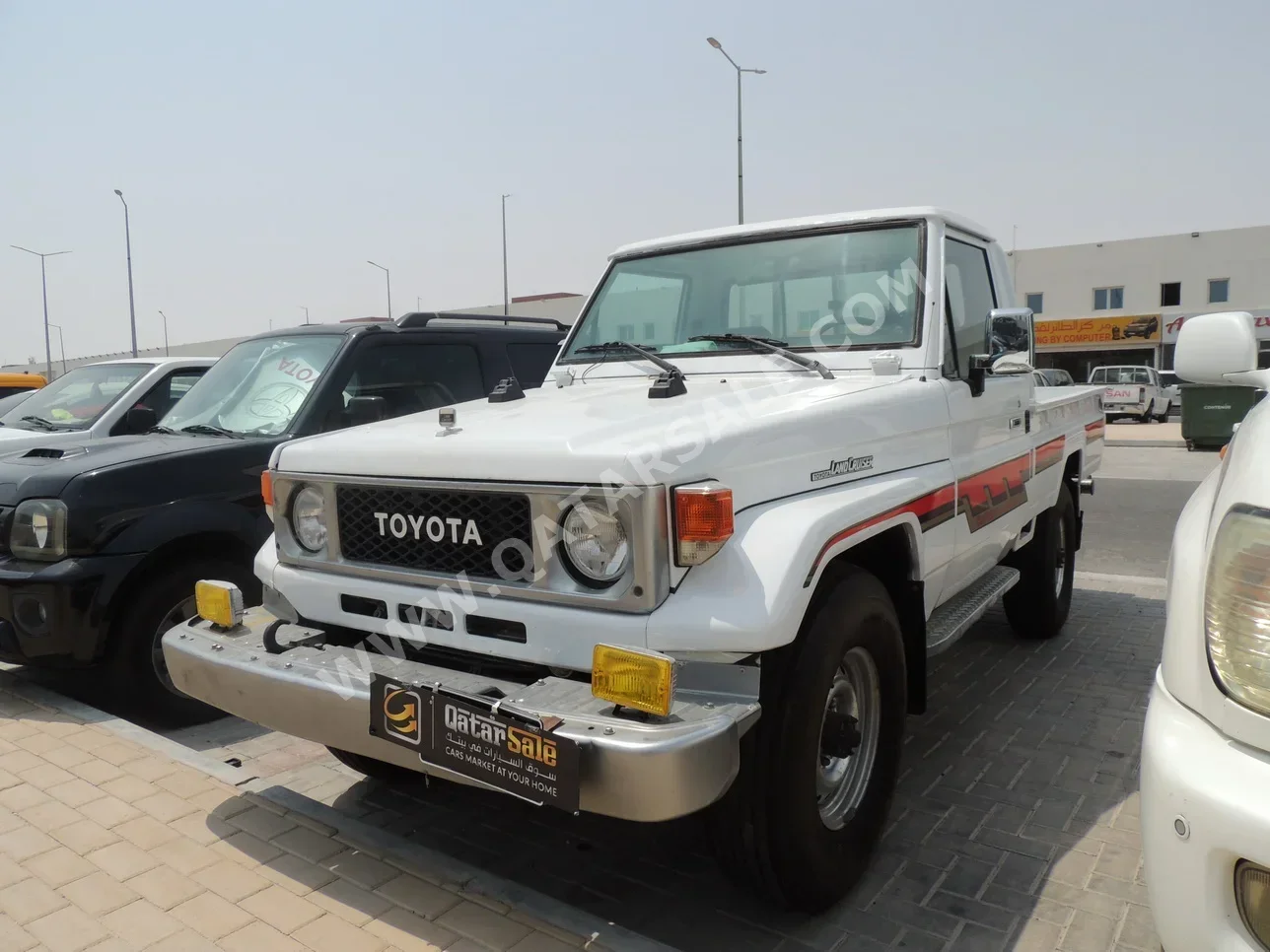 Toyota  Land Cruiser  LX  1988  Manual  300,000 Km  6 Cylinder  Four Wheel Drive (4WD)  Pick Up  Off White