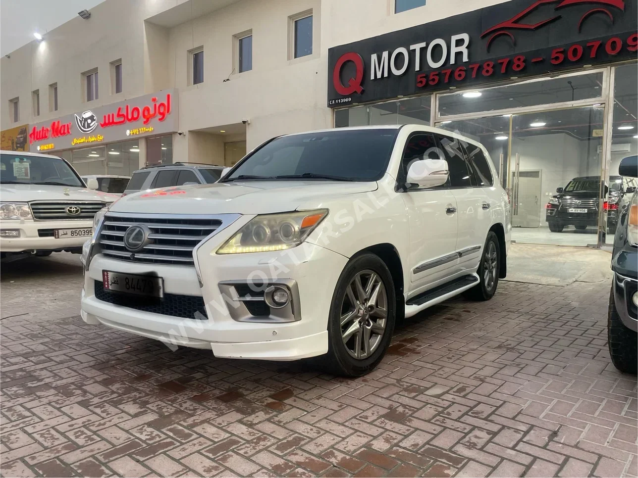 Lexus  LX  570  2015  Automatic  393,000 Km  8 Cylinder  Four Wheel Drive (4WD)  SUV  White