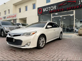 Toyota  Avalon  XLE  2013  Automatic  185,000 Km  6 Cylinder  Front Wheel Drive (FWD)  Sedan  White