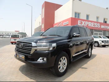 Toyota  Land Cruiser  VXR  2017  Automatic  223,000 Km  8 Cylinder  Four Wheel Drive (4WD)  SUV  Black