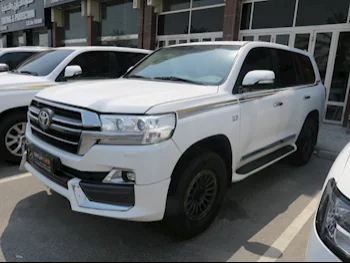 Toyota  Land Cruiser  VXR  2016  Automatic  287,000 Km  8 Cylinder  Four Wheel Drive (4WD)  SUV  White