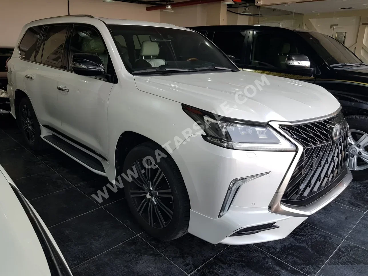 Lexus  LX  570  2018  Automatic  91,000 Km  8 Cylinder  Four Wheel Drive (4WD)  SUV  White