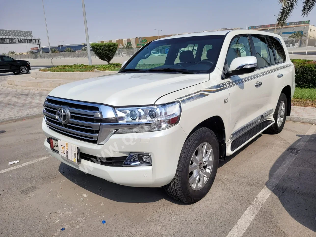 Toyota  Land Cruiser  VXR  2016  Automatic  147,000 Km  8 Cylinder  Four Wheel Drive (4WD)  SUV  White