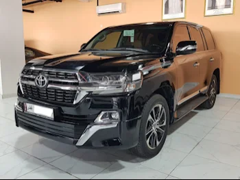 Toyota  Land Cruiser  GXR- Grand Touring  2021  Automatic  97,000 Km  8 Cylinder  Four Wheel Drive (4WD)  SUV  Black