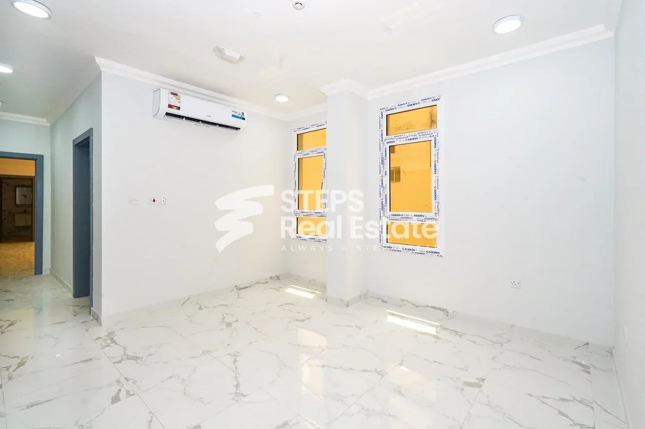 3 Bedrooms  Apartment  in Doha -  Umm Ghuwailina  Not Furnished