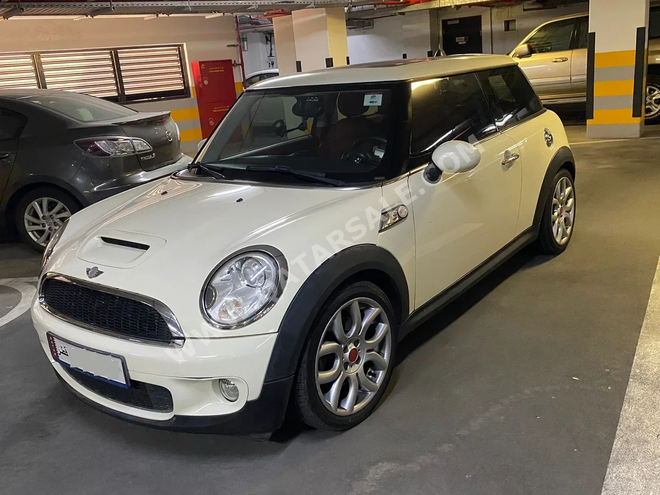 Mini  Cooper  S  2009  Automatic  132,200 Km  4 Cylinder  Front Wheel Drive (FWD)  Hatchback  Beige