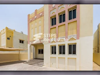 Family Residential  - Not Furnished  - Al Rayyan  - Izghawa  - 5 Bedrooms